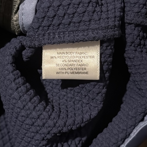 Peter Millar zip up vest. Size large, color blue - Picture 5 of 6